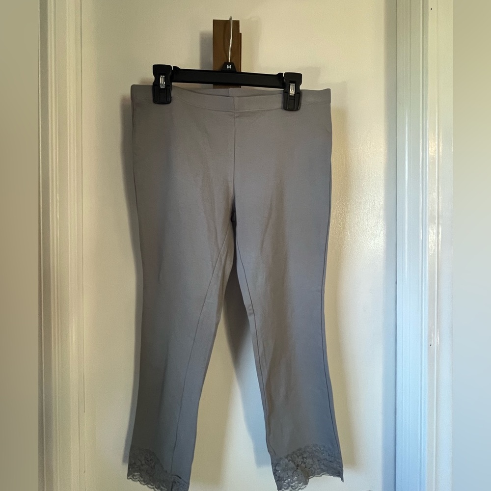 Miley Cyrus & Max Azria Women’s Capri Lace Bottom Leggings - Gray ~ Medium
